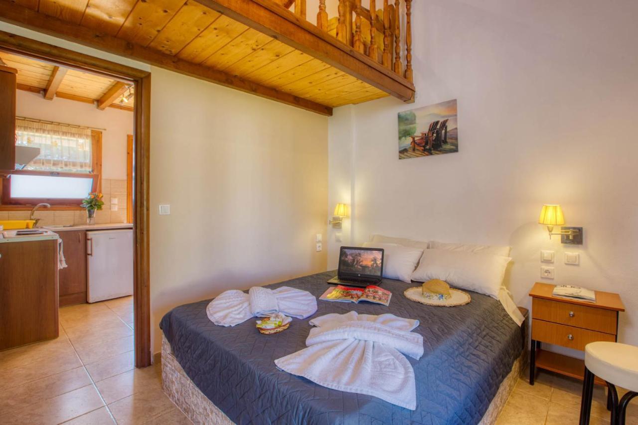 Christinas Lofts Apartman Ágios Matthaíos Kültér fotó