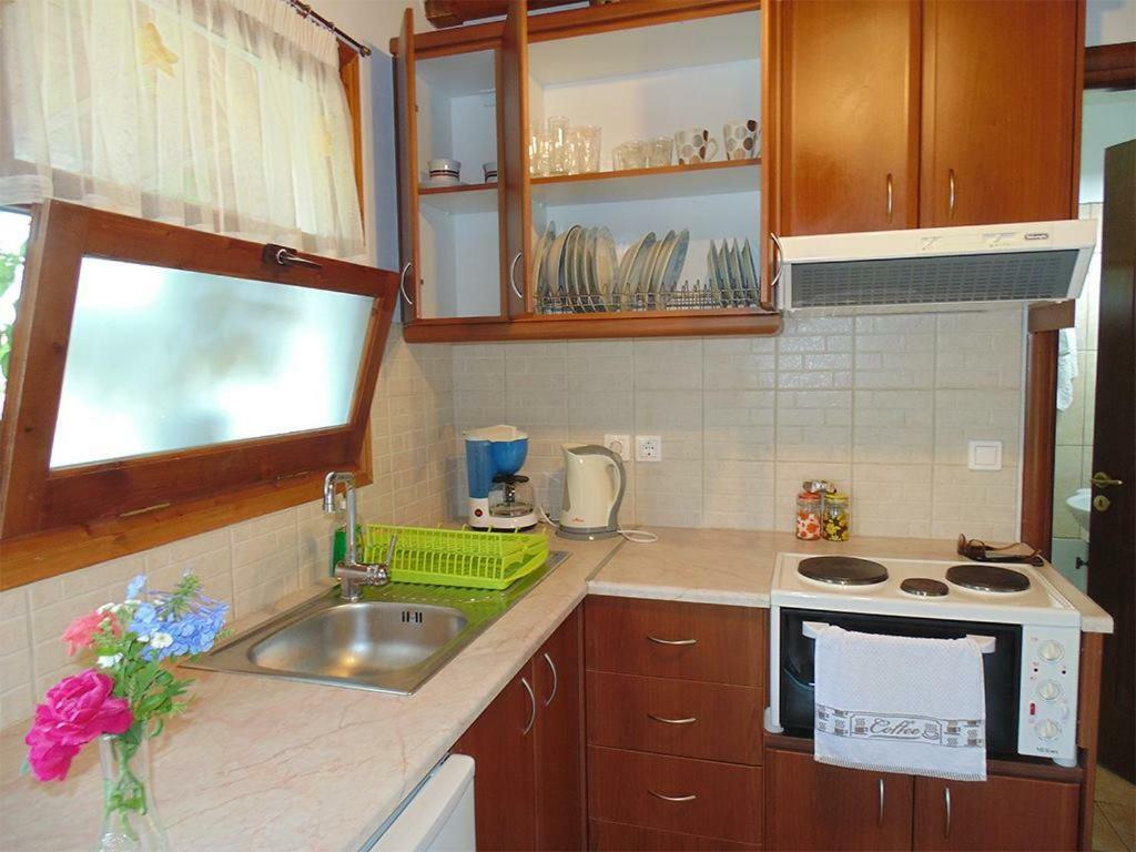 Christinas Lofts Apartman Ágios Matthaíos Kültér fotó
